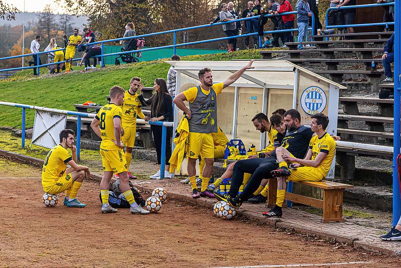 Fotbalisté FK ROBSTAV Přeštice (na archivním snímku hráči ve žlutých dresech) remizovali v Uhříněvsi u Prahy s rezervou Bohemians 1905 1:1.