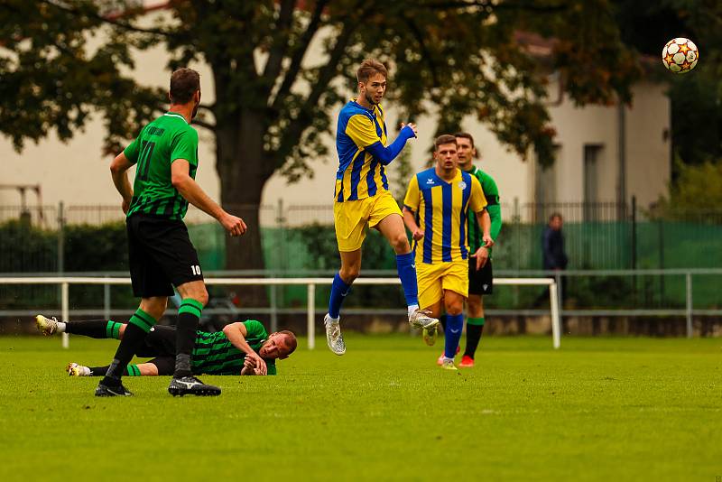 8. kolo FORTUNA divize A: FC Rokycany (na snímku fotbalisté v zelenočerných dresech) - Viktoria Mariánské Lázně 2:0 (1:0).