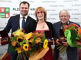 Do Dvorany slávy Plzeňského kraje byli v letošním roce uvedeni zleva hokejsta Jaroslav Špaček, herečka Monika Švábová a architekt Jan Soukup.