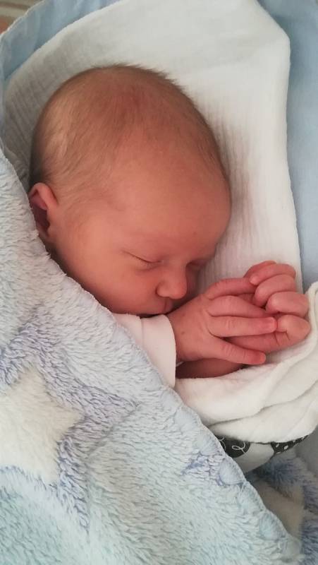 Martin Pondělík z Nýrska se narodil 15. března 2022 mamince Nikole a tatínkovi Martinovi. Po příchodu na svět v Klatovské nemocnici jejich chlapeček vážil 4310 g a měřil 55 cm.