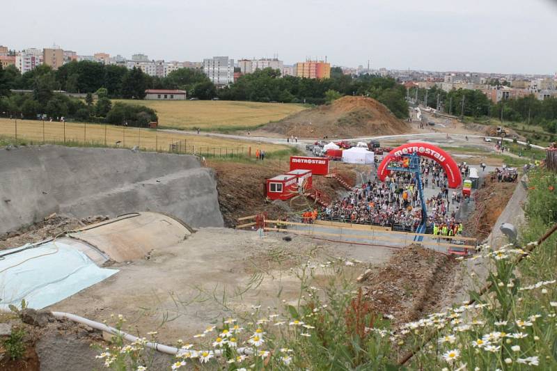 Den otevřených dveří u ražby tunelu mezi Doubravkou a Ejpovicemi