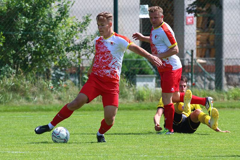 30. kolo KPM: TJ Sokol Lhota (žlutí) - Slavia Vejprnice 1:4.