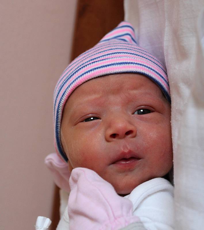 Amálie Šuchmanová se narodila 25. července v 0:14 mamince Anetě a tatínkovi Stanislavovi ze Zruče. Po příchodu na svět ve Fakultní nemocnici v Plzni na Lochotíně vážila sestřička Kryštůfka 3150 gramů a měřila 47 centimetrů.