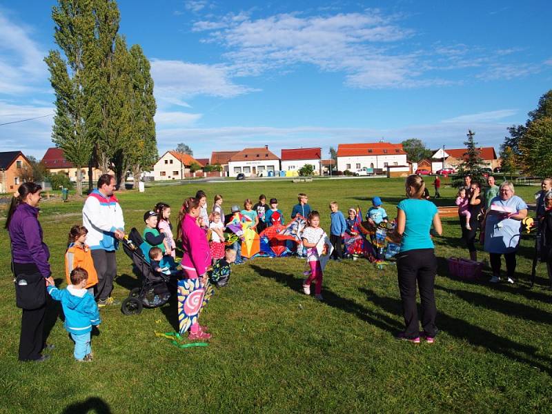 Na letošní ročník přišlo kolem osmdesáti občanů a i díky slunečnému počasí si to náležitě užili.