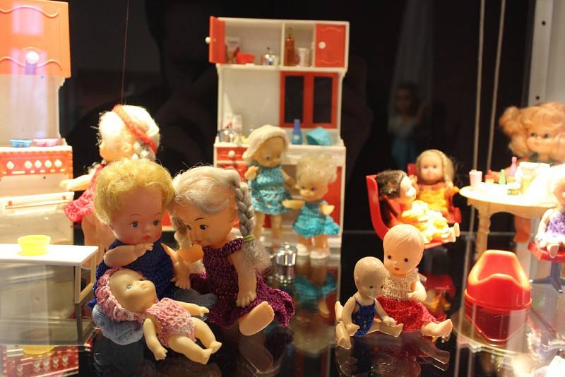 Výstavy Zachráněné panenky a Autíčka Jirky Beneše aneb Když si tatínek hraje v Domu historie Přešticka