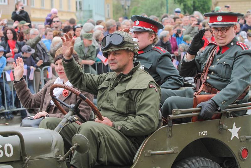 Nedělní přehlídkou Convoy of Liberty vyvrcholily Slavnosti svobody v Plzni. 
