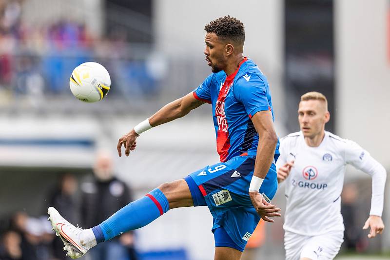 Zamává francouzský fotbalista Jean-David Beauguel plzeňskému publiku v neděli naposledy.