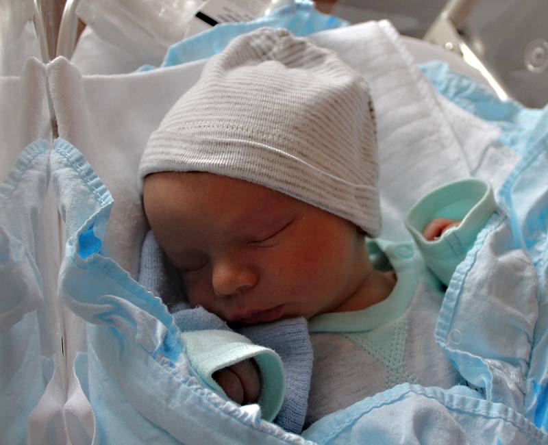Martin Tjunikov se narodil 14. ledna ve 21:24 rodičům Janě a Dimitrijovi ze Stříbra. Po příchodu na svět ve FN Plzeň vážil jejich prvorozený synek 3530 gramů a měřili 50 centimetrů.