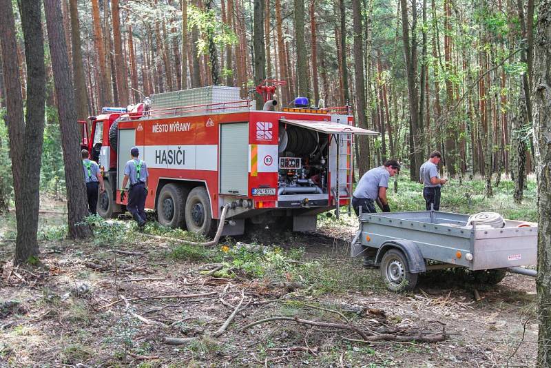 Hasiči zůstali na místě požáru až do středečního poledne.