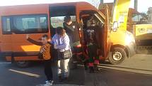 Skupina záchranářů a dobrovolníků vyrazila z Kořenu u Černošína na třídenní cestu pro tělesné postižené Ukrajince.