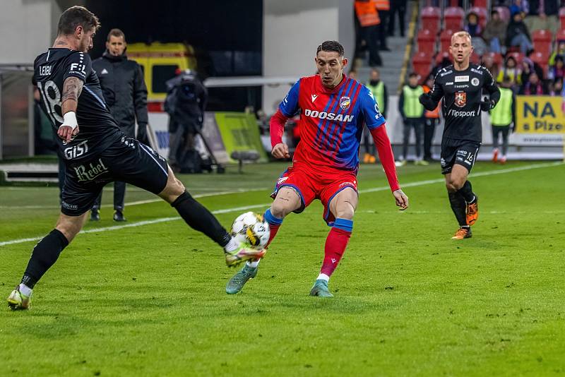 Fotbalisté Viktorie Plzeň podlehli na úvod ligového jara doma nečekaně Hradci Králové 1:2.