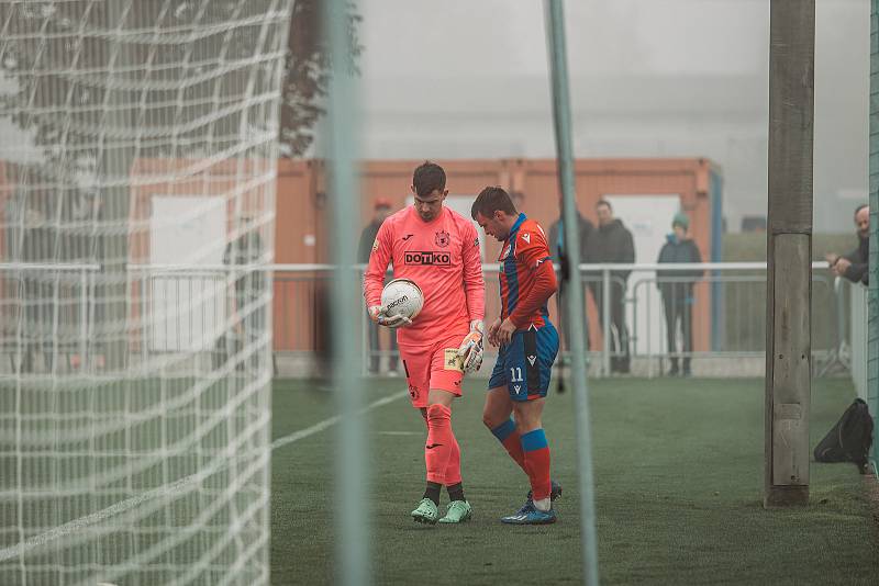 12. kolo FORTUNA ČFL A: Viktoria Plzeň B - Jiskra Domažlice (na snímku fotbalisté v bílých dresech) 0:1 (0:1).