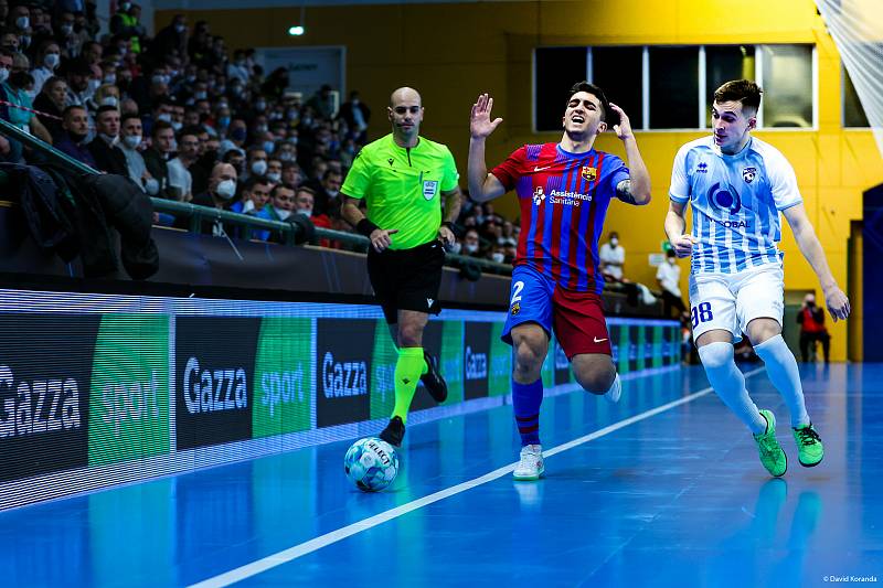 Interobal Plzeň (v bílomodrém) - Barcelona, 4. 12. 2021.