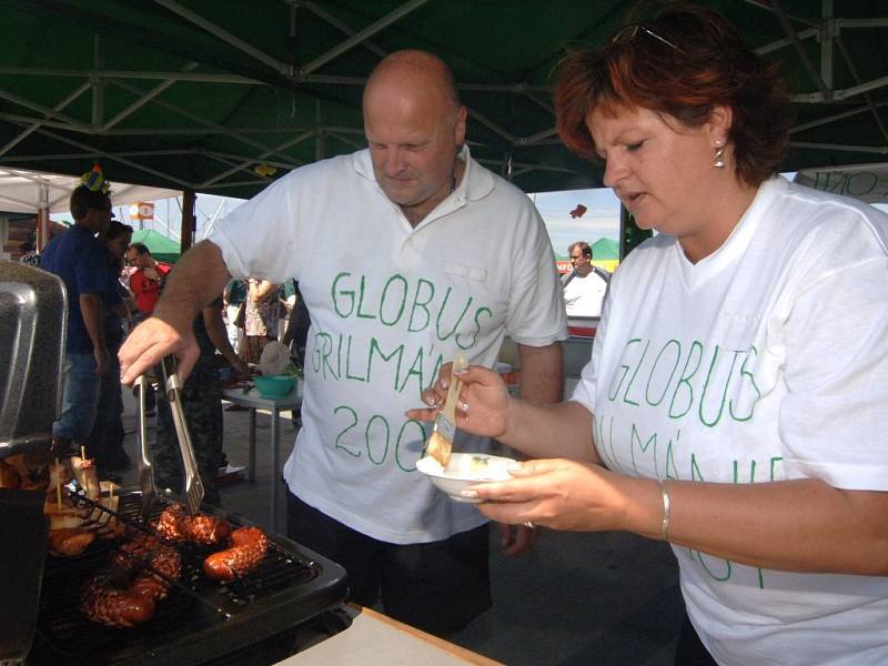 Grilmánie u Globusu v Plzni-Chotíkově