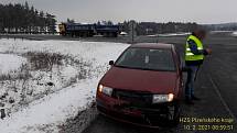 Dvě osobní a jedno nákladní auto se střetly u Třemošné na křižovatce "U Diany" ve středu před devátou hodinou ráno.