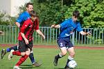 Krajský přebor, 28. kolo: FK Tachov (na snímku fotbalisté v modrých dresech) - FK Staňkov (červení) 4:1.