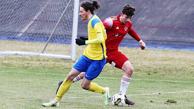 FORTUNA divize A (17. kolo): SK Petřín Plzeň (na snímku fotbalisté v červených dresech) - SENCO Doubravka (žlutí) 4:0.