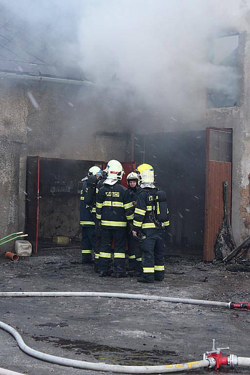 Požár restaurace v Bezvěrově na severním Plzeňsku