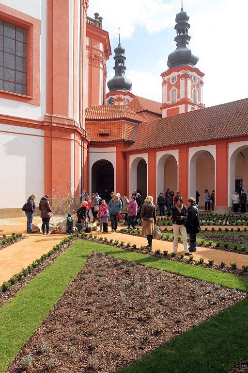 Turistická  sezona odstartovala v sobotu v poutním areálu Mariánská Týnice na Kralovicku. 