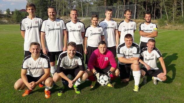 SOKOL KOZOJEDY. Horní řada zleva: Ondřej Karlíček, Luboš Němec, Lukáš Zábranský, Tomáš Schejbal, František Tichý, Václav Folk, Pavel Volín. Dolní řada zleva: Tomáš Hach, Václav Šubrt, Václav Hach, Petr Pánek, Václav Görner.