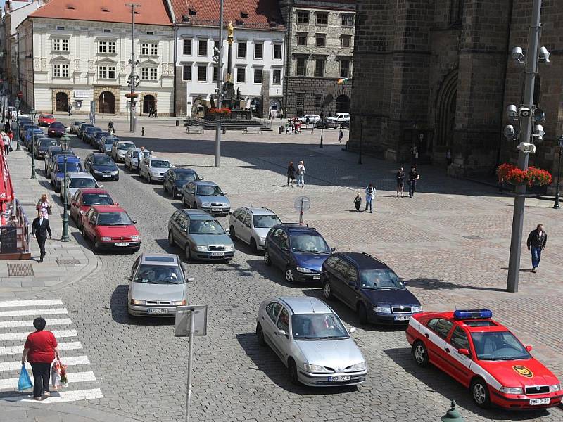 Nejprve náměstí, přilehlé ulice a postupně třeba až k nábřeží by mohla zasahovat pěší zóna, kam by kromě MHD nesměla doprava. Sen? Za pár let možná skutečnost.