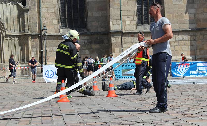 VII. ročník hasičské soutěže o Pohár ředitele HZS Plzeňského kraje v disciplínách TFA - nejtvrdší hasič přežije v Plzni na náměstí Republiky.