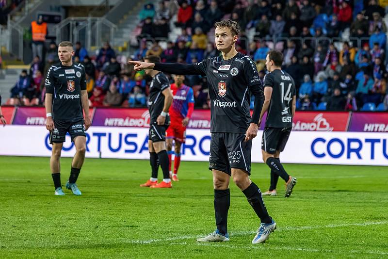 Fotbalisté Viktorie Plzeň podlehli na úvod ligového jara doma nečekaně Hradci Králové 1:2.