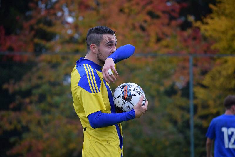 11. kolo krajské I. A třídy: TJ Sokol Kralovice - FK Bohemia Kaznějov (na snímku fotbalisté v modrých dresech) 4:3 (0:2).