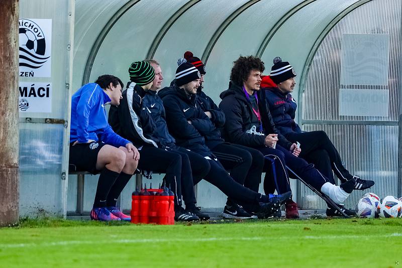 15. kolo I. A třídy: SK Smíchov Plzeň - FC Rokycany B (na snímku fotbalisté v zelených dresech) 4:2 (2:0).