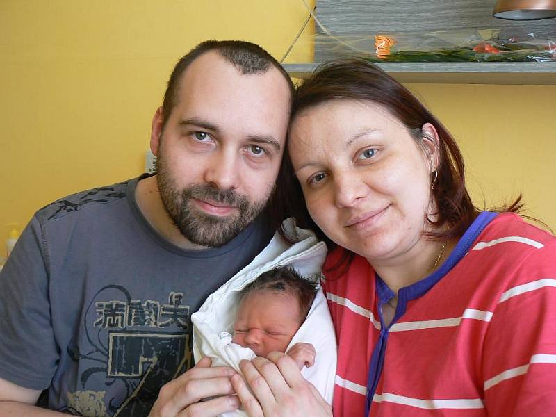 Tadeáš Čmolík (3,60 kg, 50 cm) z Plzně se narodil 6. března v 16.20 hod. v Mulačově nemocnici. Chlapeček je prvorozený syn maminky Romany a tatínka Jaroslava