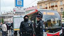 Policie v Plzni kontroluje dodržování vládních opatření.