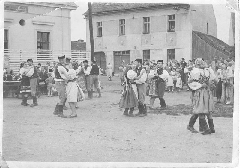 Podívejte se na historické fotografie obce Bdeněves.