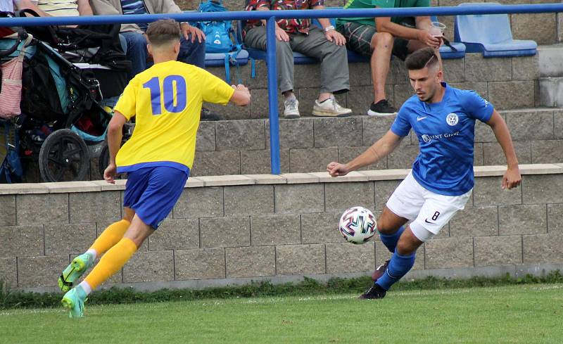 7. kolo FORTUNA divize A: SK SENCO Doubravka (žlutí) - TJ Sokol Lom (modří) 4:5.