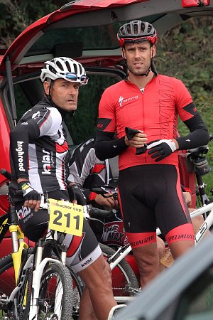 František Raboň starší (vlevo) na archivním snímku se starším synem, rovněž bývalým úspěšným cyklistou.