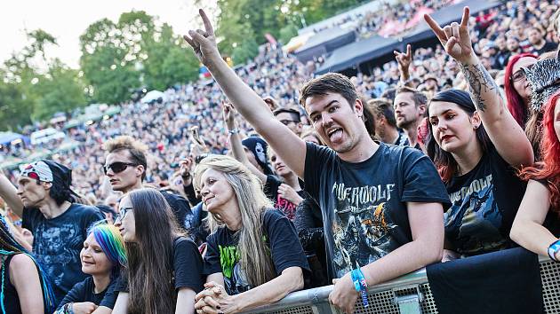 OBRAZEM: Metalfest  - od pátku do neděle obsadily v Plzni lochotínský amfiteátr a přilehlé louky tisícovky fanoušků tvrdé muziky.
