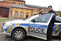 Policisté před věznicí na Borech