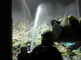 Ve spalovně biologického odpadu zasahovali hasiči