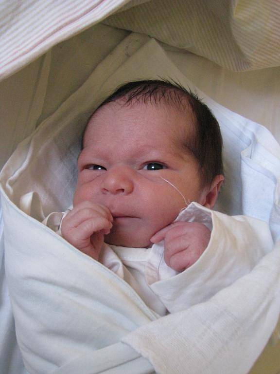 Tadeáš (2,65 kg, 49 cm) se narodil 31. prosince ve 2:20 v Mulačově nemocnici v Plzni. Svého prvorozeného syna  přivítali na světě maminka Veronika Tvrdková a tatínek Jaroslav Nekola z Plzně