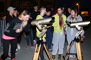 V noci z úterý na středu nastalo částečné zatmění Měsíce. Pozorovat se dalo například v Techmanii v Plzni.