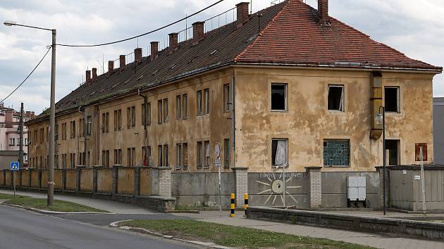 Objekt bývalé kasárna v Kaplířově ulici v Plzni na Borech