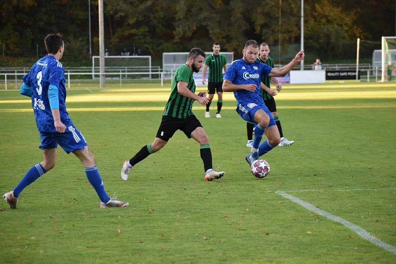 12. kolo FORTUNA divize A: FC Rokycany (na snímku fotbalisté v zelenočerných dresech) - SK Otava Katovice 1:1.