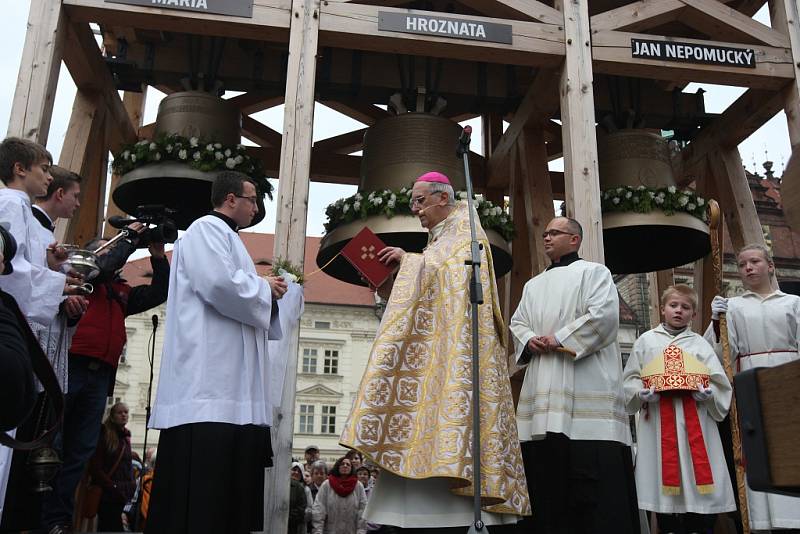 Biskup požehnal novým zvonům