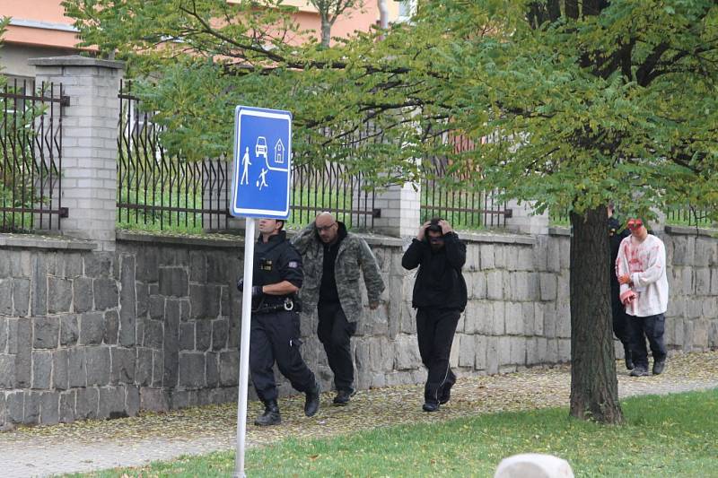 Cvičení záchranných složek na základní škole v Dobřanech