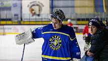 HC Meteor Třemošná (modří) vs. HC Rokycany 4:3 (2. finále play-off krajské hokejové ligy).