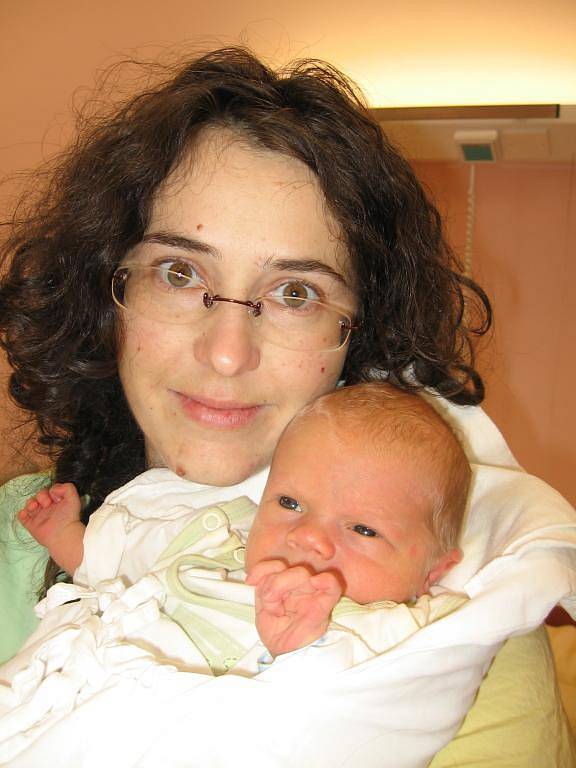 Petře a Janu Tišerovým z Plzně se 17. ledna devětačtyřicet minut před půlnocí narodil ve FN prvorozený syn Vítek (2,95 kg/47 cm). Novopečený tatínek byl u porodu a podle maminky jí hodně psychicky i fyzicky pomohl