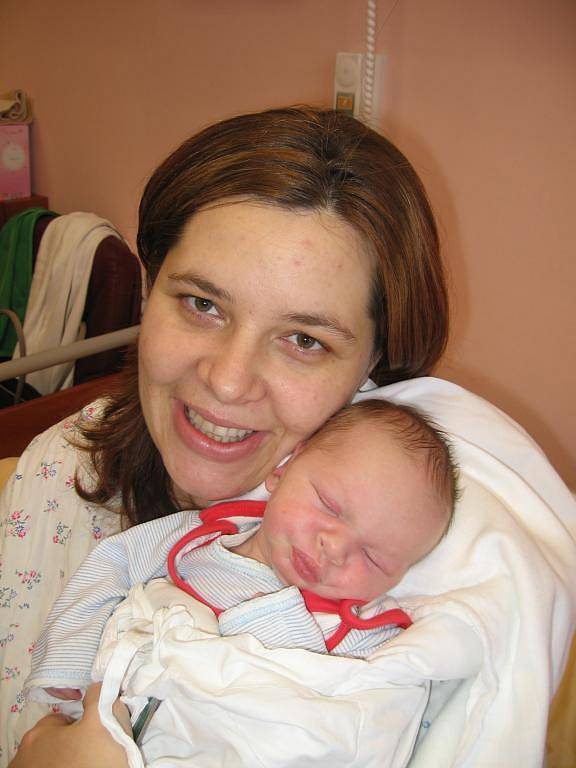 Maxmilián Jílek z Plzně (3,28 kg/49 cm), který se narodil 20. ledna v 11.05 hod. ve FN v Plzni, je prvorozeným synem rodičů Ilony a Jiřího
