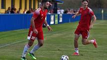 2. kolo FORTUNA divize A: SK SENCO Doubravka (žlutí) - SK Petřín Plzeň (hráči v červených dresech) 3:3 (1:1).