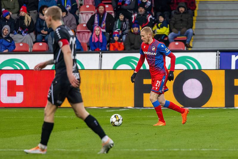 Fotbalisté Viktorie Plzeň podlehli na úvod ligového jara doma nečekaně Hradci Králové 1:2.