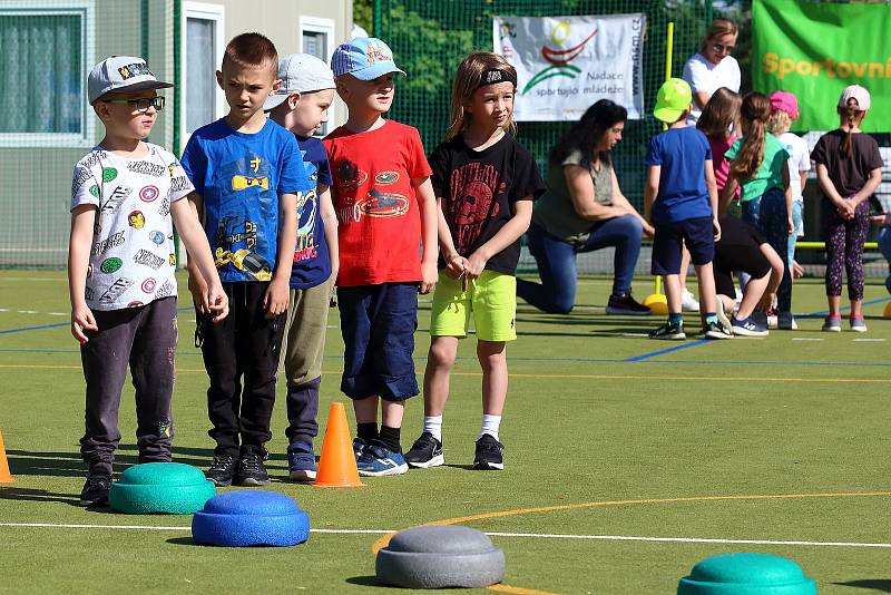 Předškoláci soutěží v pohybových dovednostech. Letos už posedmé poměří svoje schopnosti děti z plzeňských mateřinek ve čtyřech disciplínách. Naše fotografie jsou z Mateřské školy na sídlišti Plzeň - Vinice.