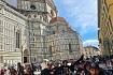 Fanoušci Viktorie Plzeň před jednou z dominant italské Fiorentiny, dómem Santa Maria del Fiore.